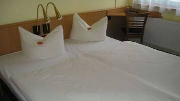 1 Schlafzimmer, Schreibtisch, Reisekinderbett, WLAN