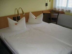 1 bedroom, desk, travel cot, WiFi