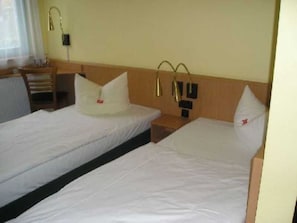 1 Schlafzimmer, Schreibtisch, Reisekinderbett, WLAN