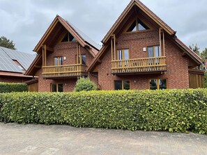 Unclassified image, 5 of 26, button