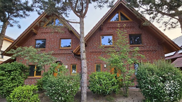 Unclassified image, 1 of 26, button