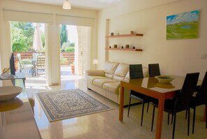 公寓 | 起居区 | 平板电视、DVD 播放器