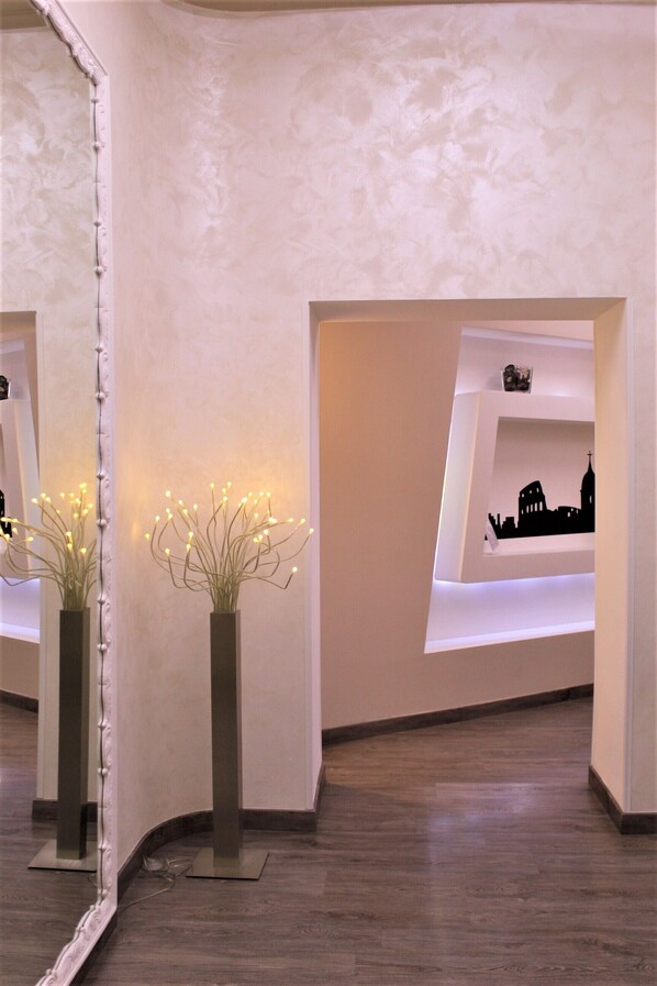 Hallway - Luxury Sistina Suite (Rome)