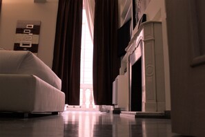 Interior - Luxury Sistina Suite (Rome)