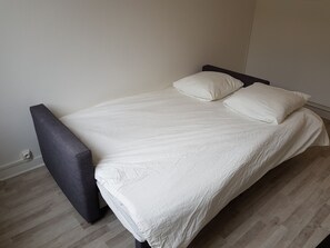 2 bedrooms, bed sheets