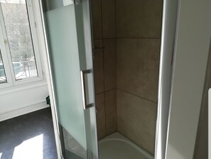 Handtücher, Seife, Shampoo, Toilettenpapier