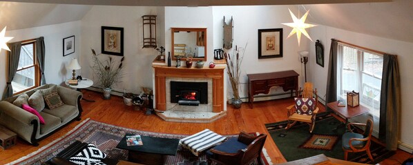 TV, fireplace