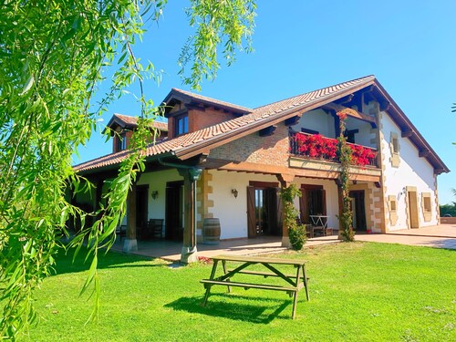 Palace house with pool. for 20 people in Cantabria, 9km from Santander.