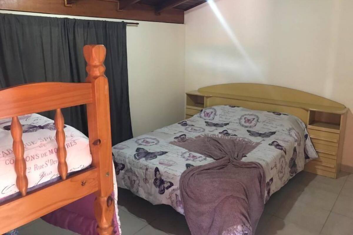 Camera familiare, bagno condiviso | Ferro/asse da stiro, Wi-Fi gratuito, lenzuola
