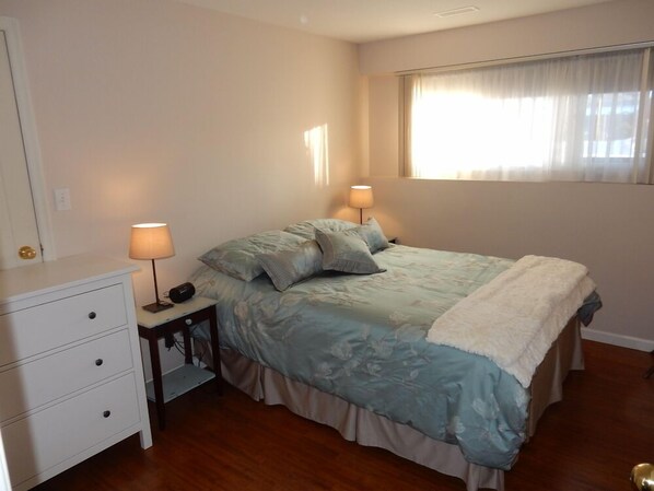 1 habitación, tabla de planchar con plancha, wifi gratis y ropa de cama 