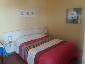 2 slaapkamers, een strijkplank/strijkijzer, reisbedje, wifi