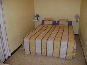 2 chambres, fer et planche à repasser, lit de bébé portatif, Wi-Fi