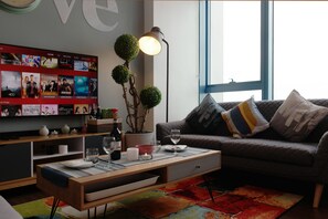 LED-TV, Netflix, strømmetjenester og stereoanlegg