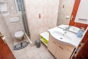 Apartment (A1) | Bathroom