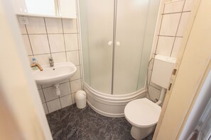 Apartment (A1) | Bathroom