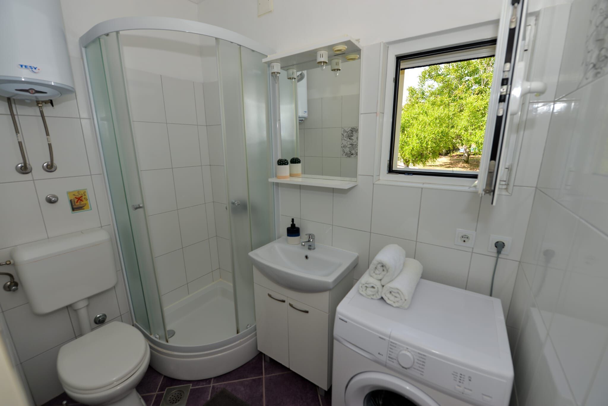 House | Bathroom | Hair dryer, towels