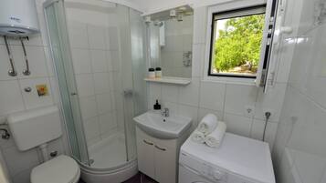 House | Bathroom | Hair dryer, towels