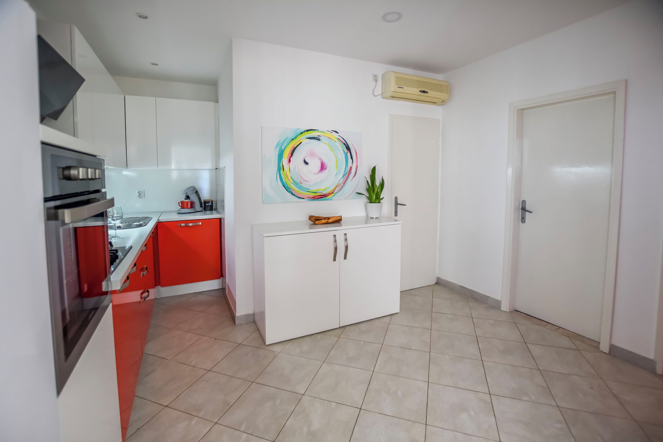 Fridge, stovetop