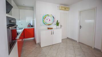 Fridge, stovetop