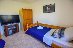 Iron/ironing board, bed sheets