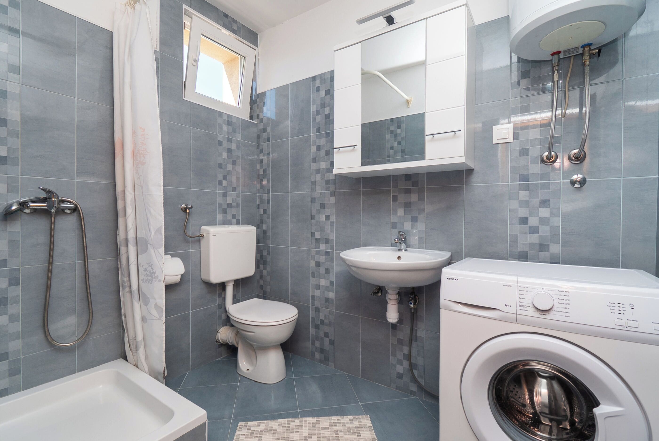 Apartment (A1) | Bathroom | Shower