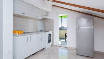 Apartment (A1) | Private kitchen | Fridge, microwave, oven, stovetop