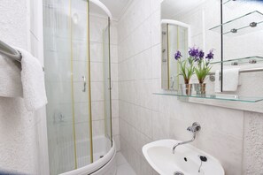 Apartment (A4) | Bathroom | Shower - Apartments Ana (Dugi Rat)
