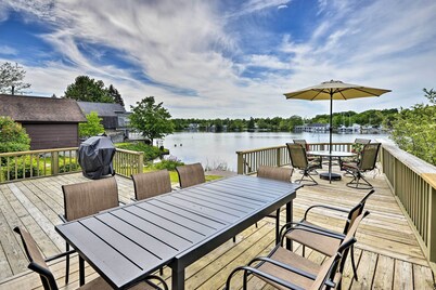 Family Cottage on Chaumont Bay, Walk to Downtown