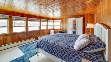 4 quartos, escrivaninha, berço de viagem, acesso à internet