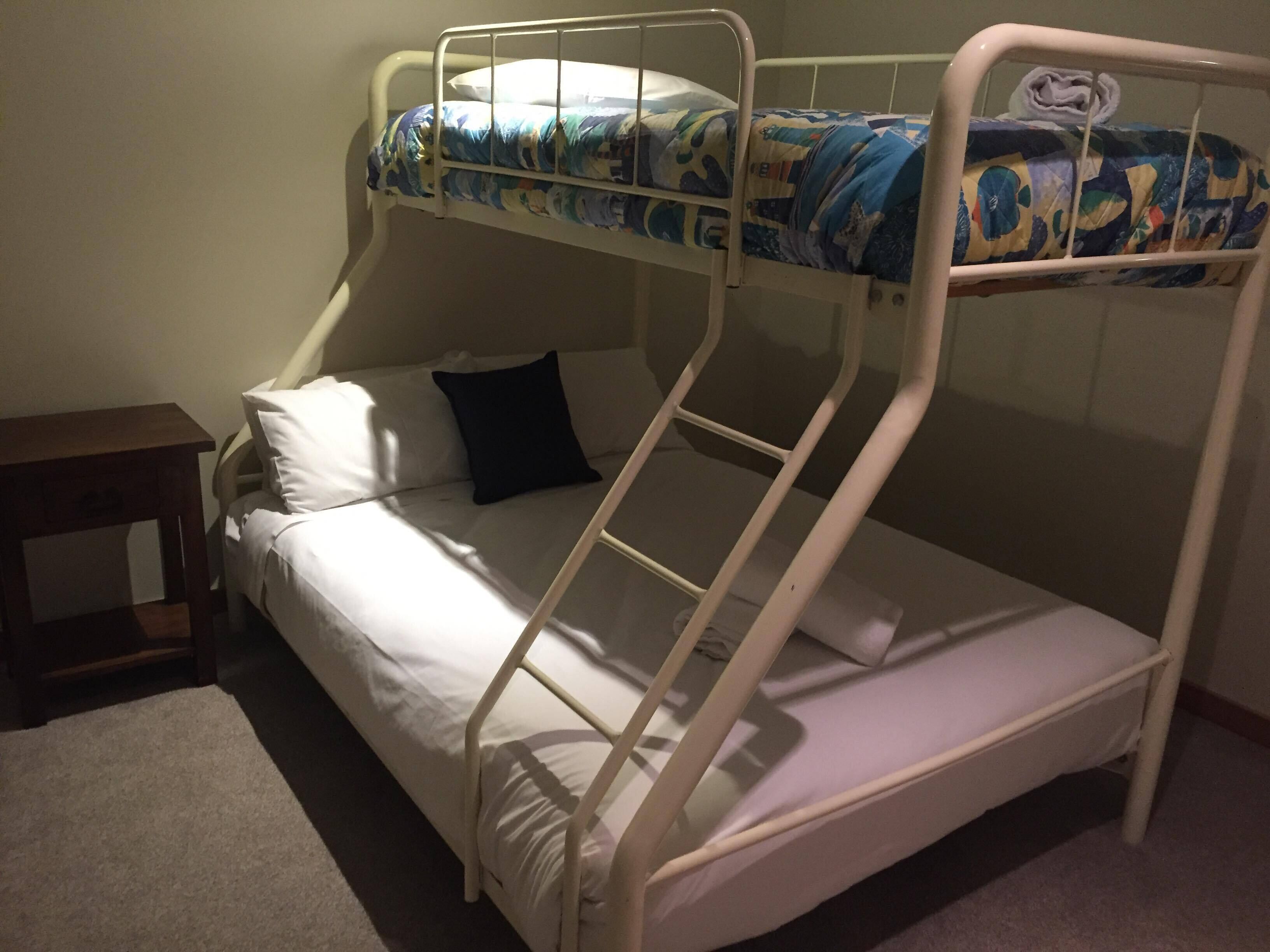 Heated outdoor pool . 25min from Bicheno and St Helens  . — image 8