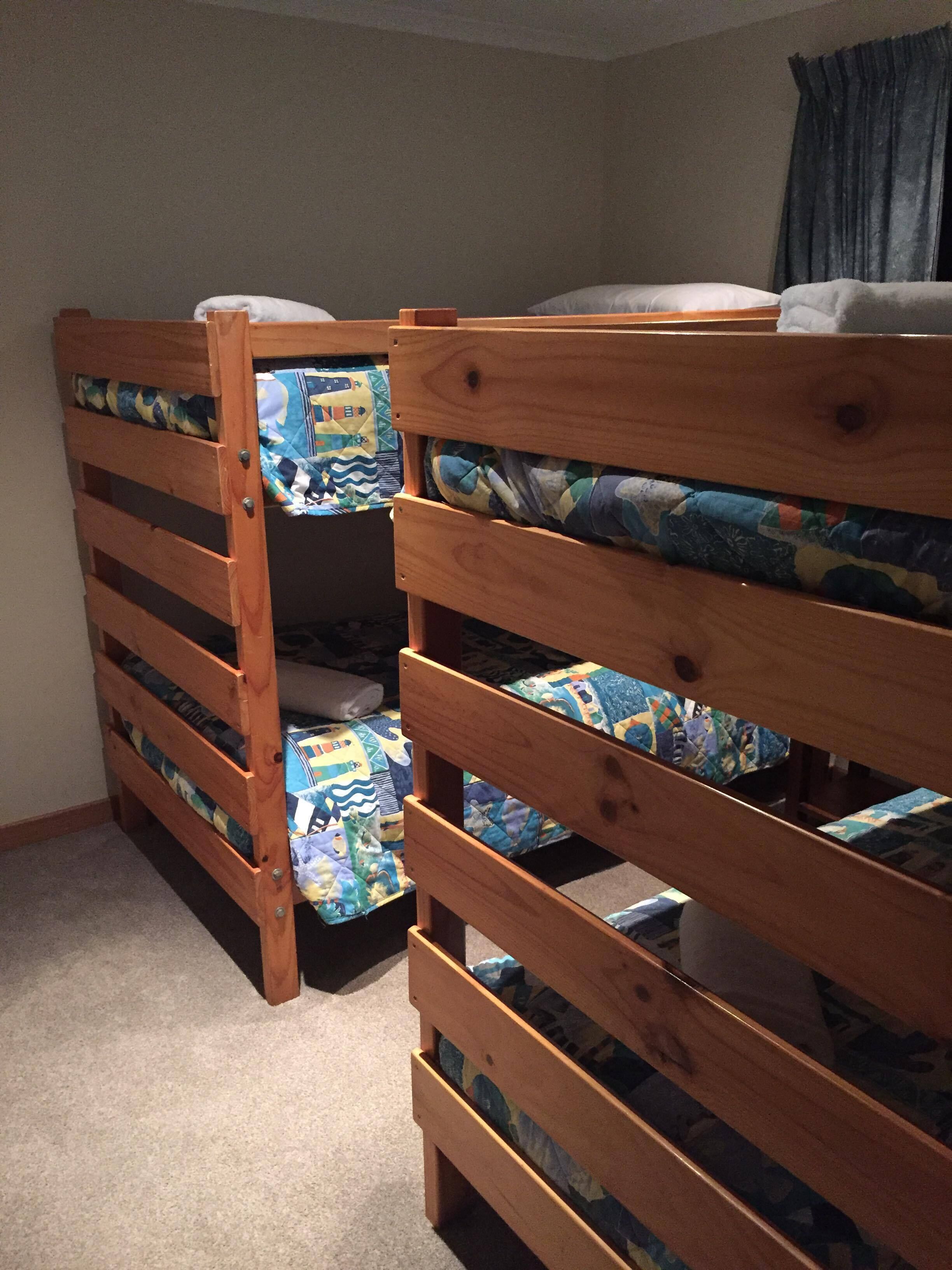 Heated outdoor pool . 25min from Bicheno and St Helens  . — image 9