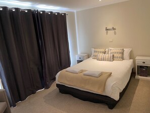 3 habitaciones, tabla de planchar con plancha y wifi gratis 