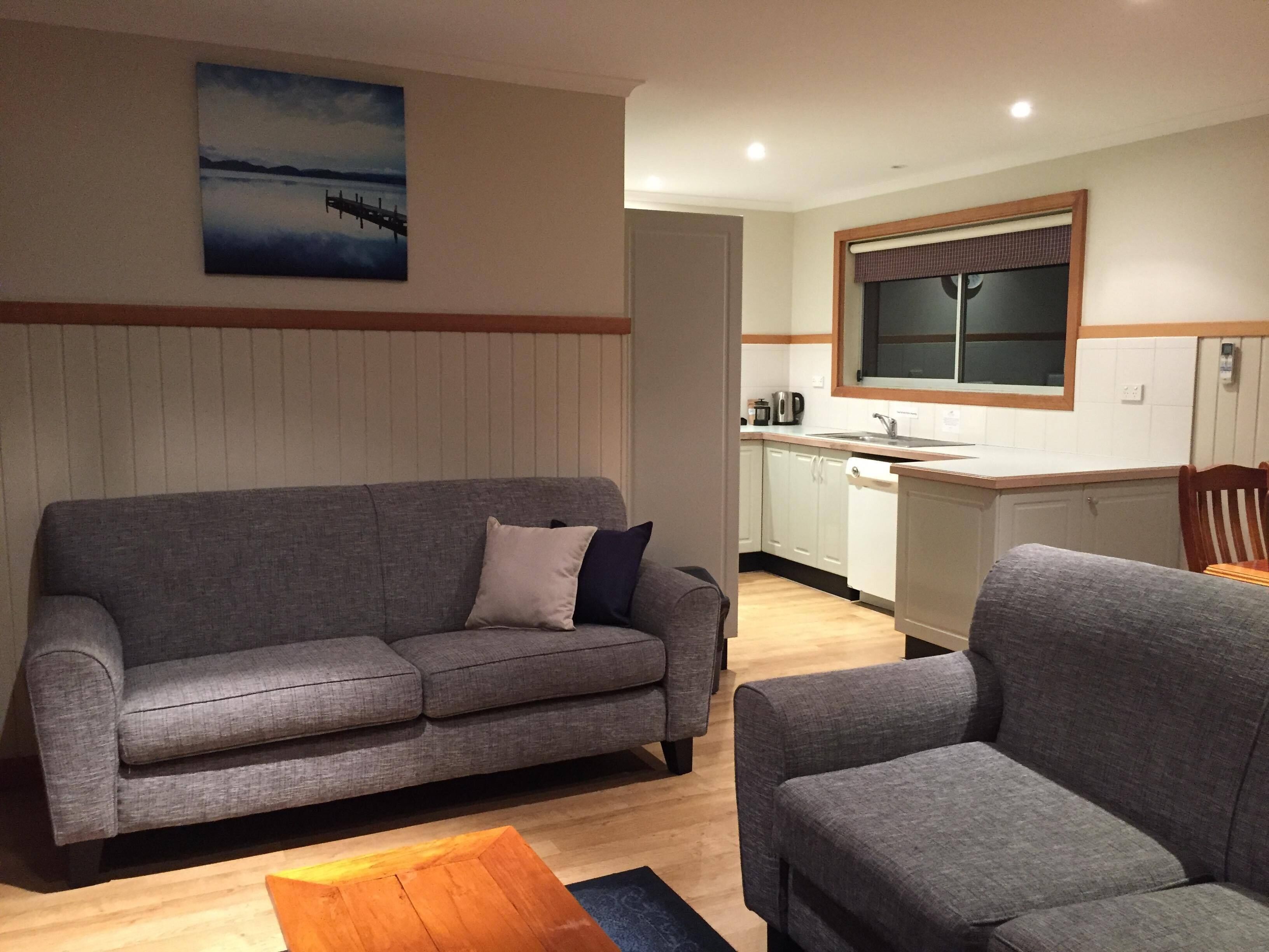 Heated outdoor pool . 25min from Bicheno and St Helens  . — image 5