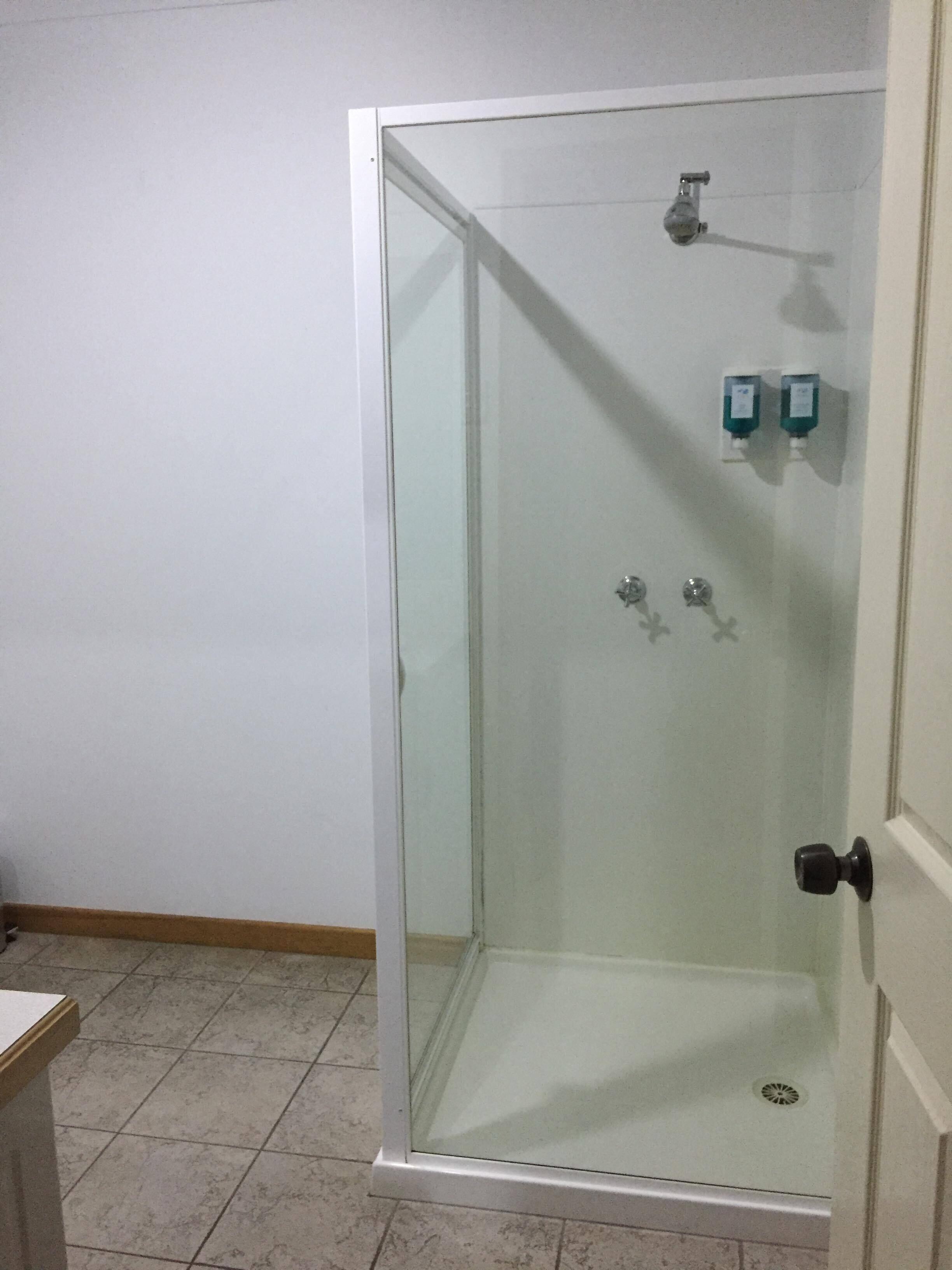 Heated outdoor pool . 25min from Bicheno and St Helens  . — image 13