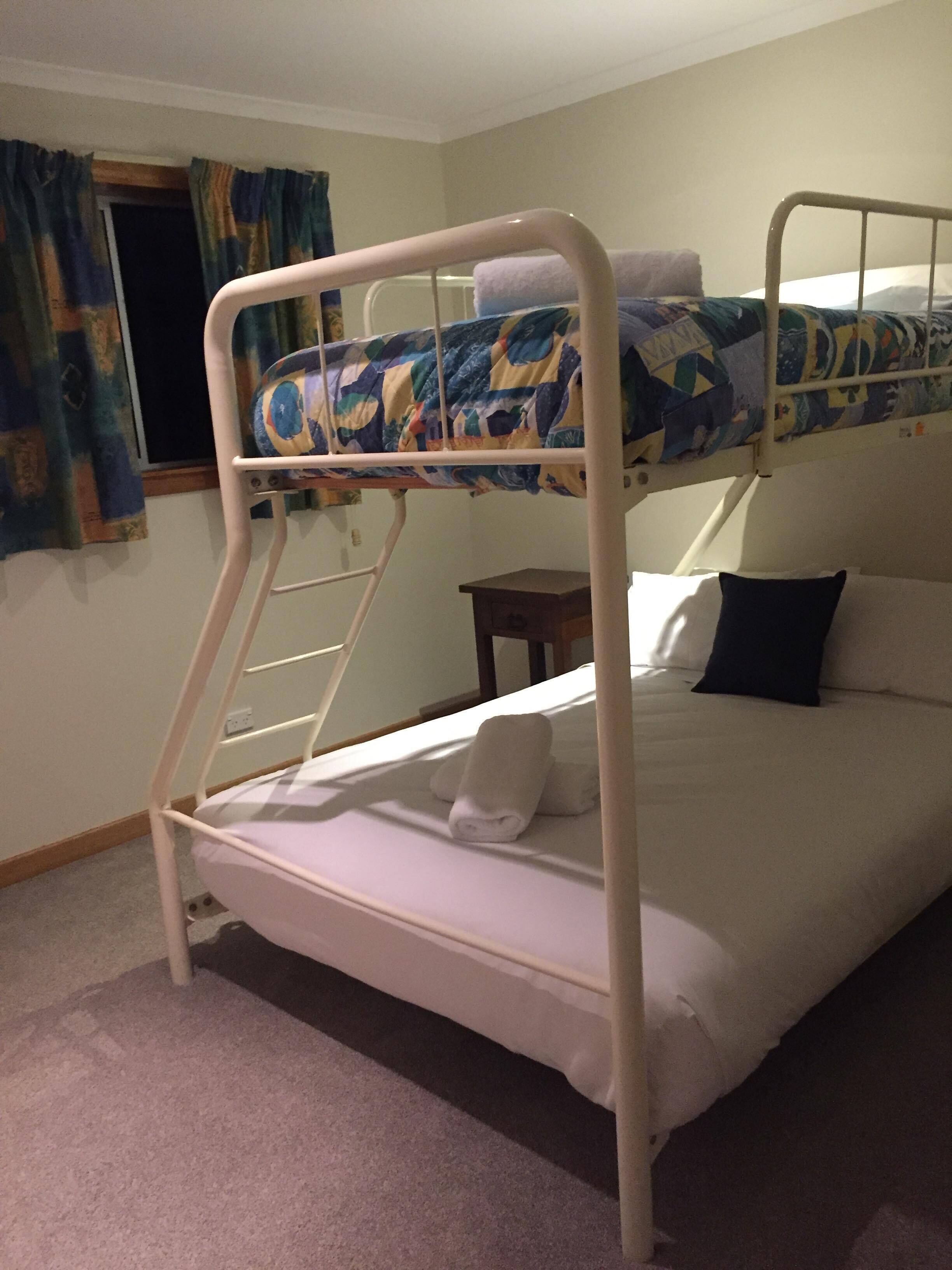 Heated outdoor pool . 25min from Bicheno and St Helens  . — image 7