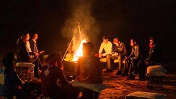 Se sirven desayunos, almuerzos y cenas; cocina marroquí
