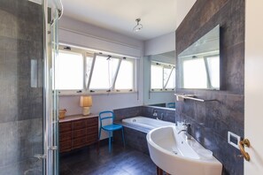 Badewanne, Haartrockner, Bidet