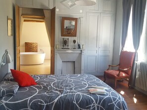 4 bedrooms, iron/ironing board, travel cot, WiFi - Authentic Norman house between countryside and sea (Lindebeuf)