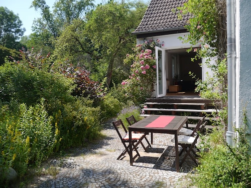 Sunny cottage with large garden
