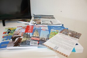 1 slaapkamer, een strijkplank/strijkijzer, reisbedje, gratis wifi