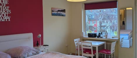 1 bedroom, iron/ironing board, travel cot, free WiFi