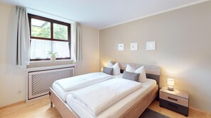 2 bedrooms, iron/ironing board, travel cot, free WiFi
