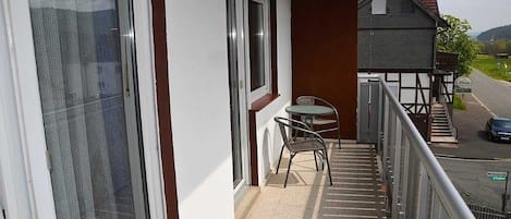 تناول الطعام بالخارج