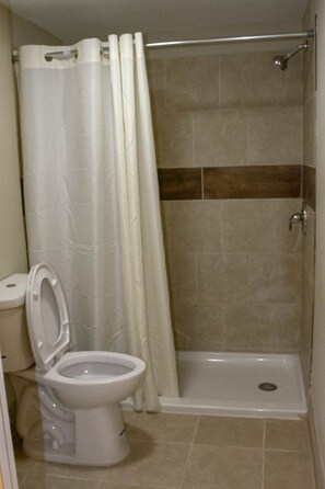 Shower, free toiletries, towels, soap - Southern Star Inn (Murfreesboro)