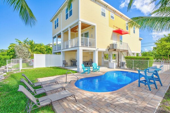 Unclassified image, 1 of 42, button