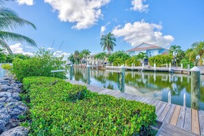 Unclassified image, 2 of 42, button