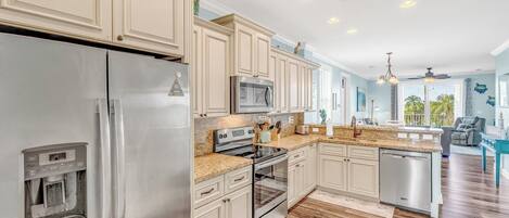 Réfrigérateur, micro-ondes, four, plaque de cuisson