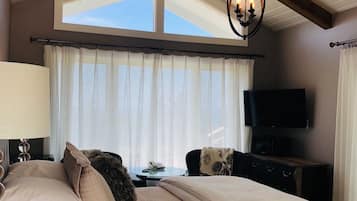 Luxury Queen | Premium bedding, blackout drapes, free WiFi, bed sheets