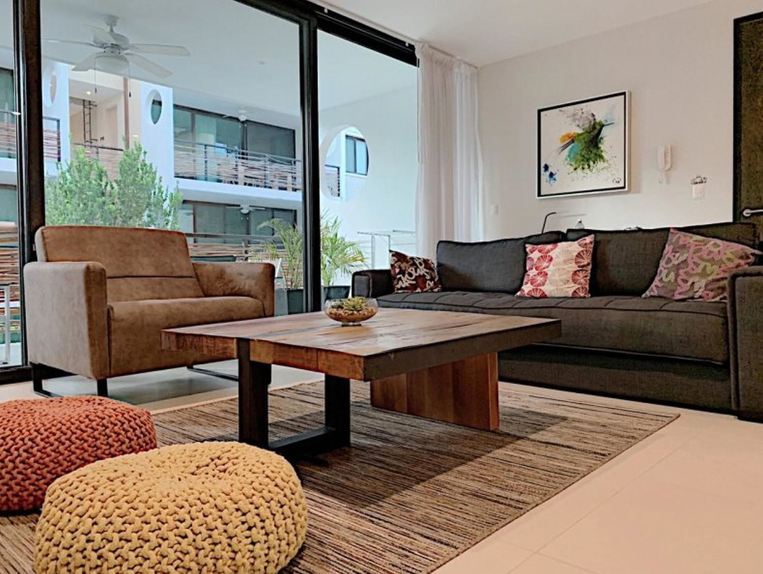 Deluxe Apartment | Living area | Flat-screen TV