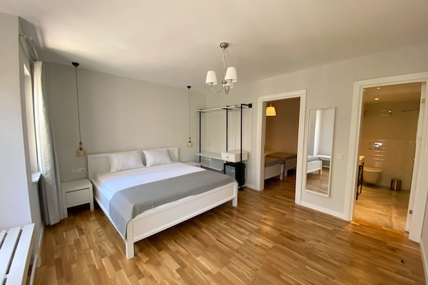 Family Suite | 2 bedrooms, minibar, bed sheets